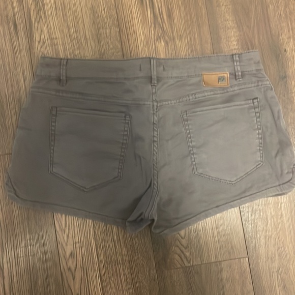 Grey Roxy Shorts - Picture 4 of 4
